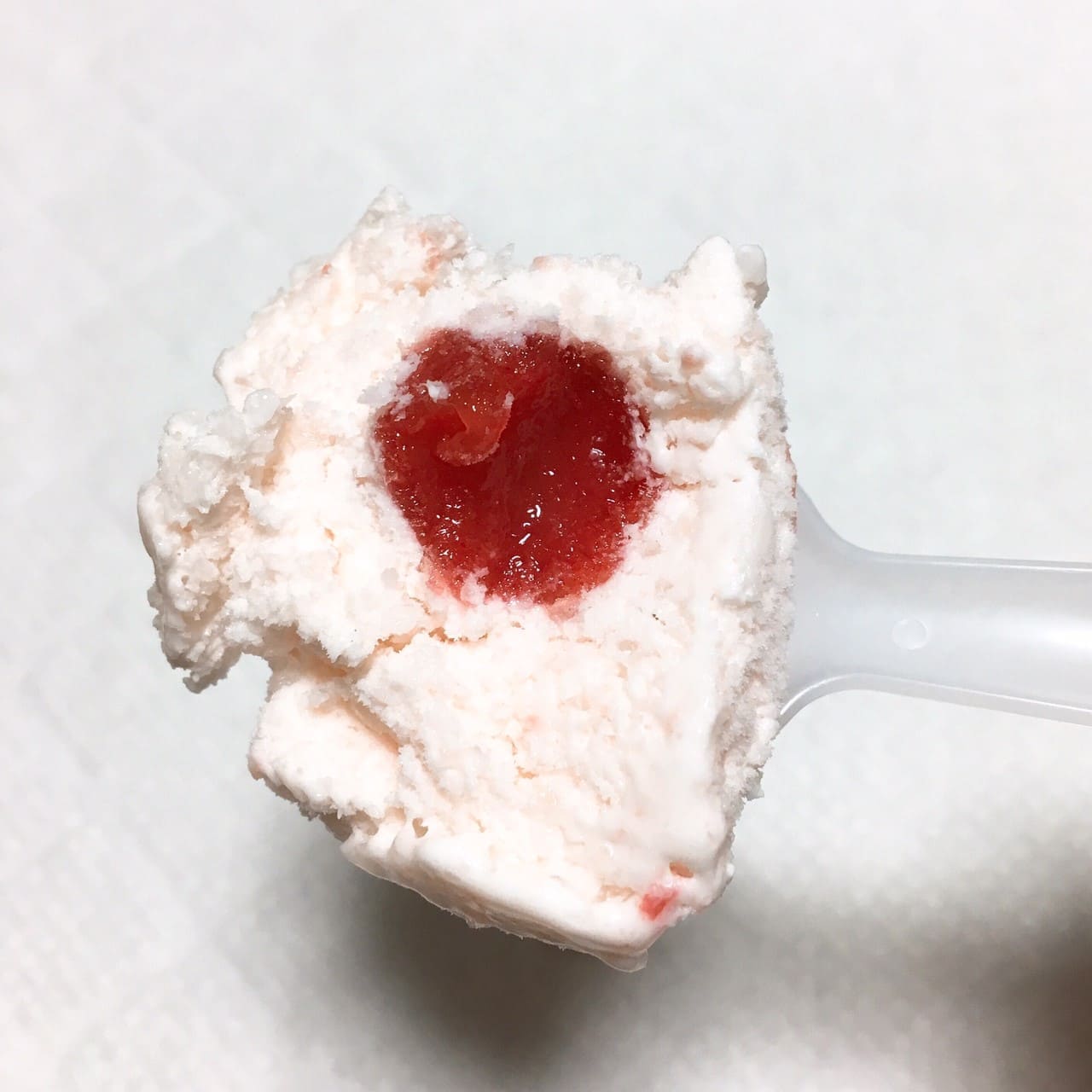 デザート氷クリーム仕立て ストロベリー 苺ソース