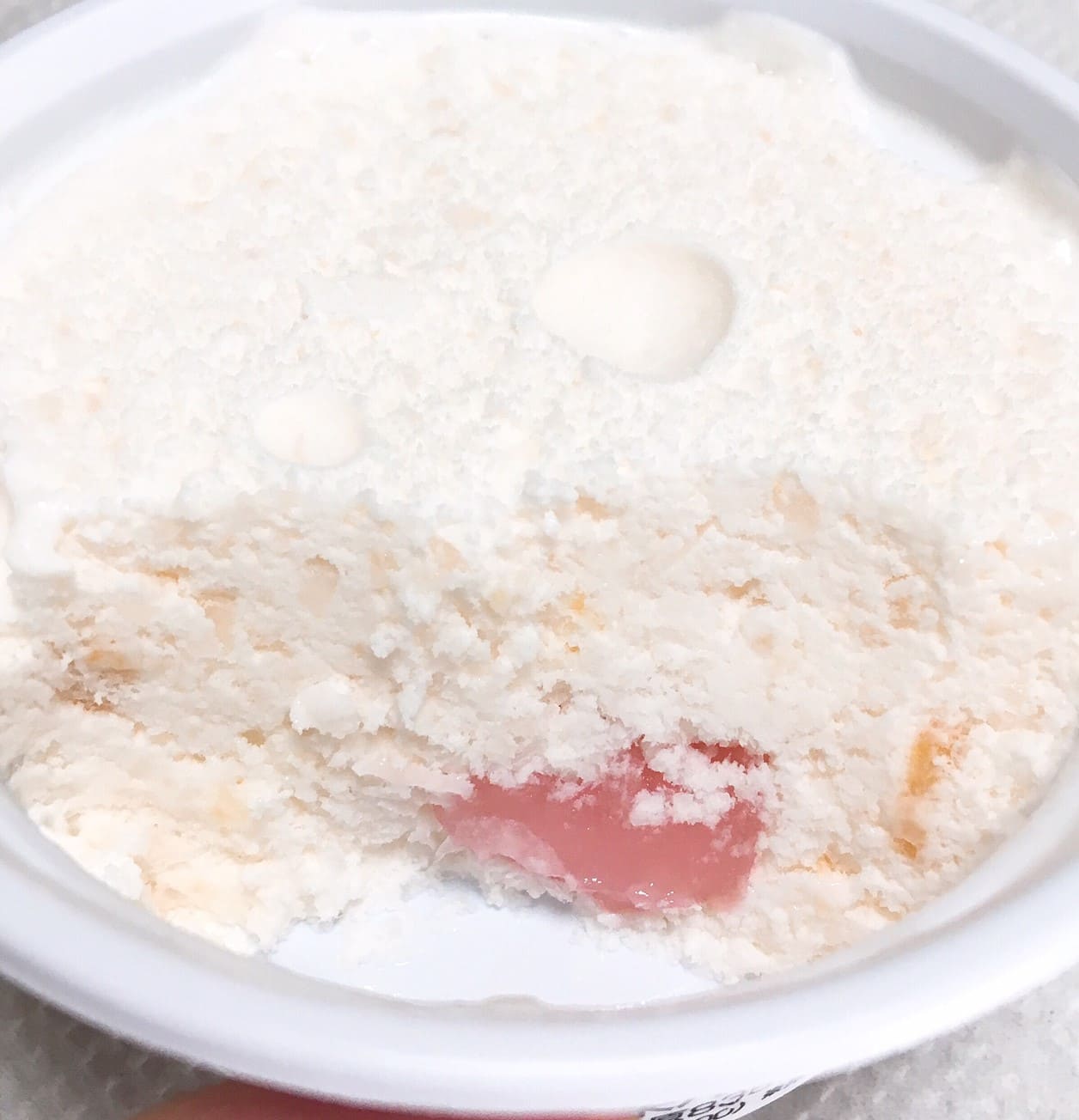 デザート氷クリーム仕立て 山梨県産白桃ヨーグルト風味断面
